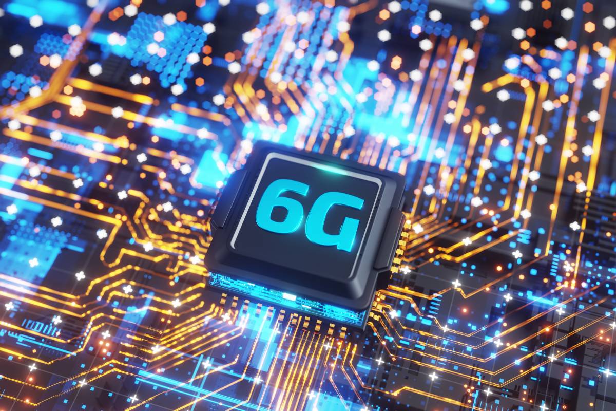 Chip eletrônico com a inscrição "6G" em destaque, simbolizando avanços tecnológicos e a próxima geração de conectividade móvel.