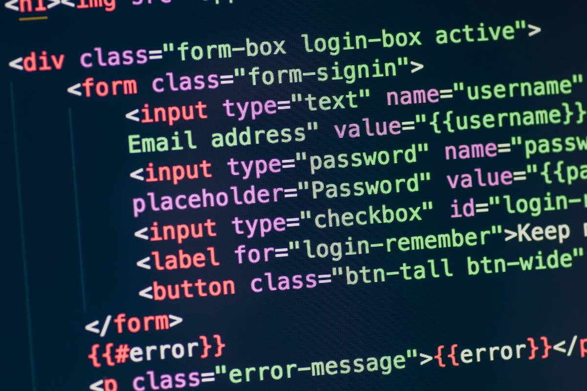 Highlighted HTML code showing the structure of a login form, including input fields for email and password, a checkbox for remembering login, and a submit button.