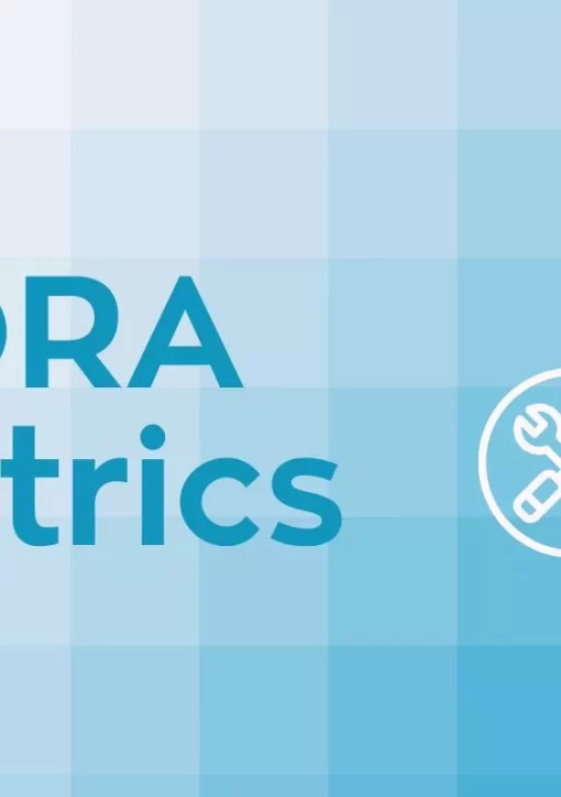 Gráfico com o título "DORA Metrics" em fundo azul claro, contendo ícones que simbolizam ferramentas e engrenagens representando o ciclo de melhoria contínua no desenvolvimento de software.