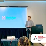 Juliano Haus, co-fundador da NextAge, apresenta o modelo inovador de Outsourcing de TI 2.0 durante o Midsize Enterprise Summit (MES) Spring, evento que reuniu líderes do setor de tecnologia nos EUA. 🚀