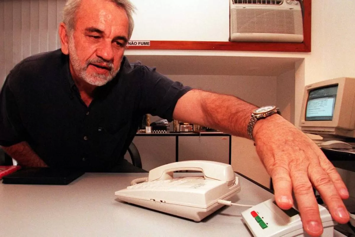 Nélio José Nicolai, inventor brasileiro da Bina, aparelho que permitiu identificar o número de quem ligava, uma das tecnologias inventadas por brasileiros