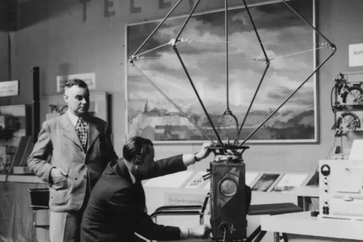 Equipamento de rádio desenvolvido pelo padre Roberto Landell de Moura, pioneiro brasileiro na transmissão de voz sem fio.