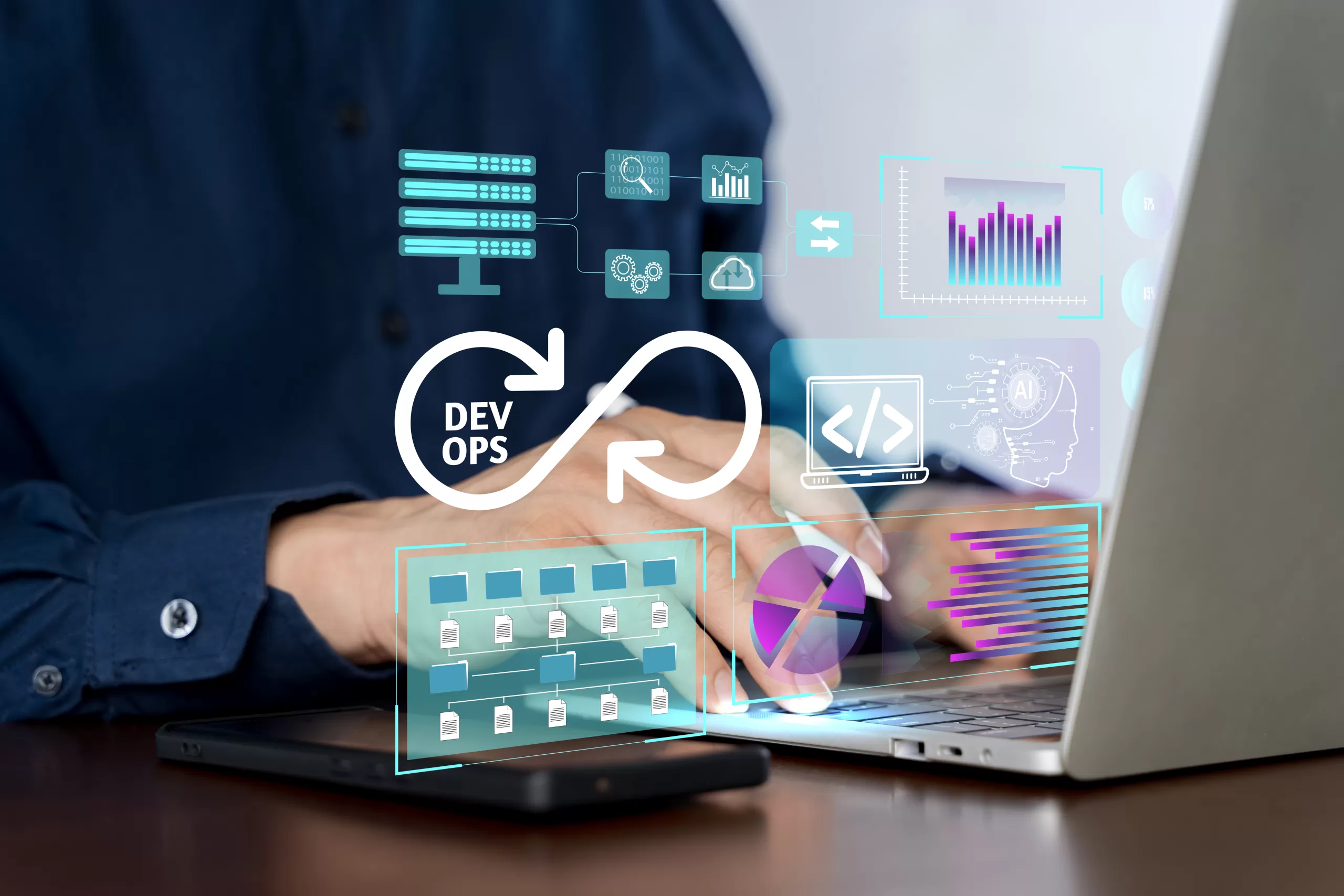 Imagem em close das mãos de uma pessoa digitando em um laptop, sobreposta por ícones digitais futuristas representando práticas DevOps. Há um símbolo do infinito com a palavra "DEVOPS" no centro, cercado por gráficos de servidores, pastas, código e análise de dados.