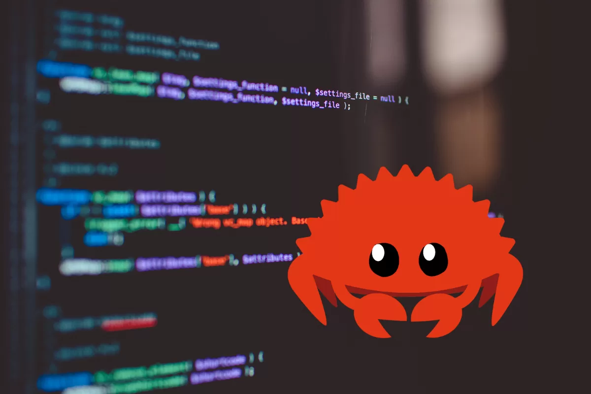 Ferris, o mascote vermelho do Rust em formato de caranguejo, posicionado em frente a uma tela com código de programação