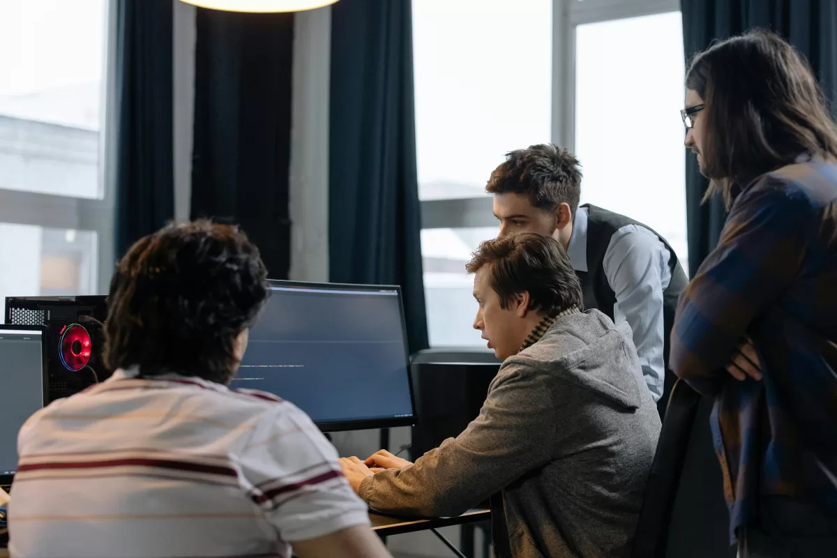  specialized AMS support team analyzing corporate systems together