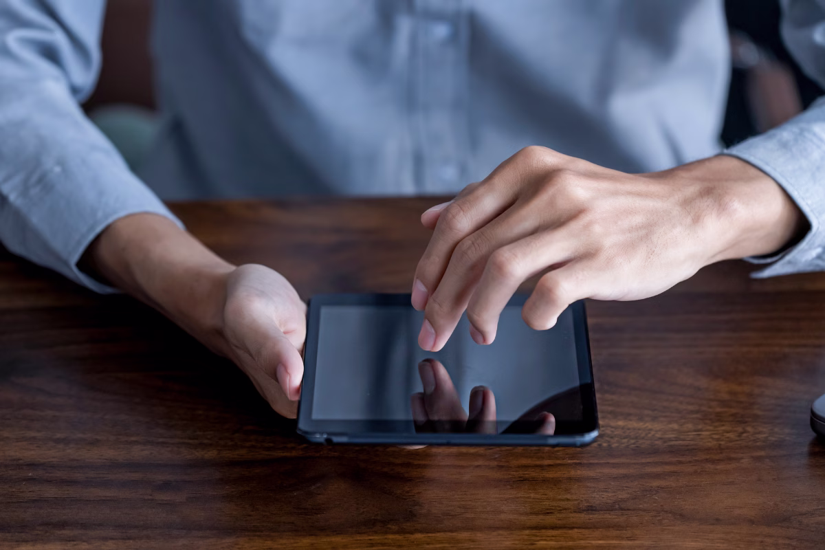 IT professional using tablet to manage software outsourcing team