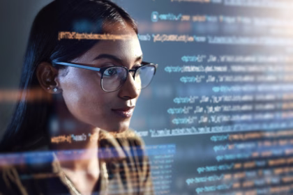 Desenvolvedora Vue.js analisando código HTML em overlay holográfico, representando o trabalho de programação em projetos de desenvolvimento de software